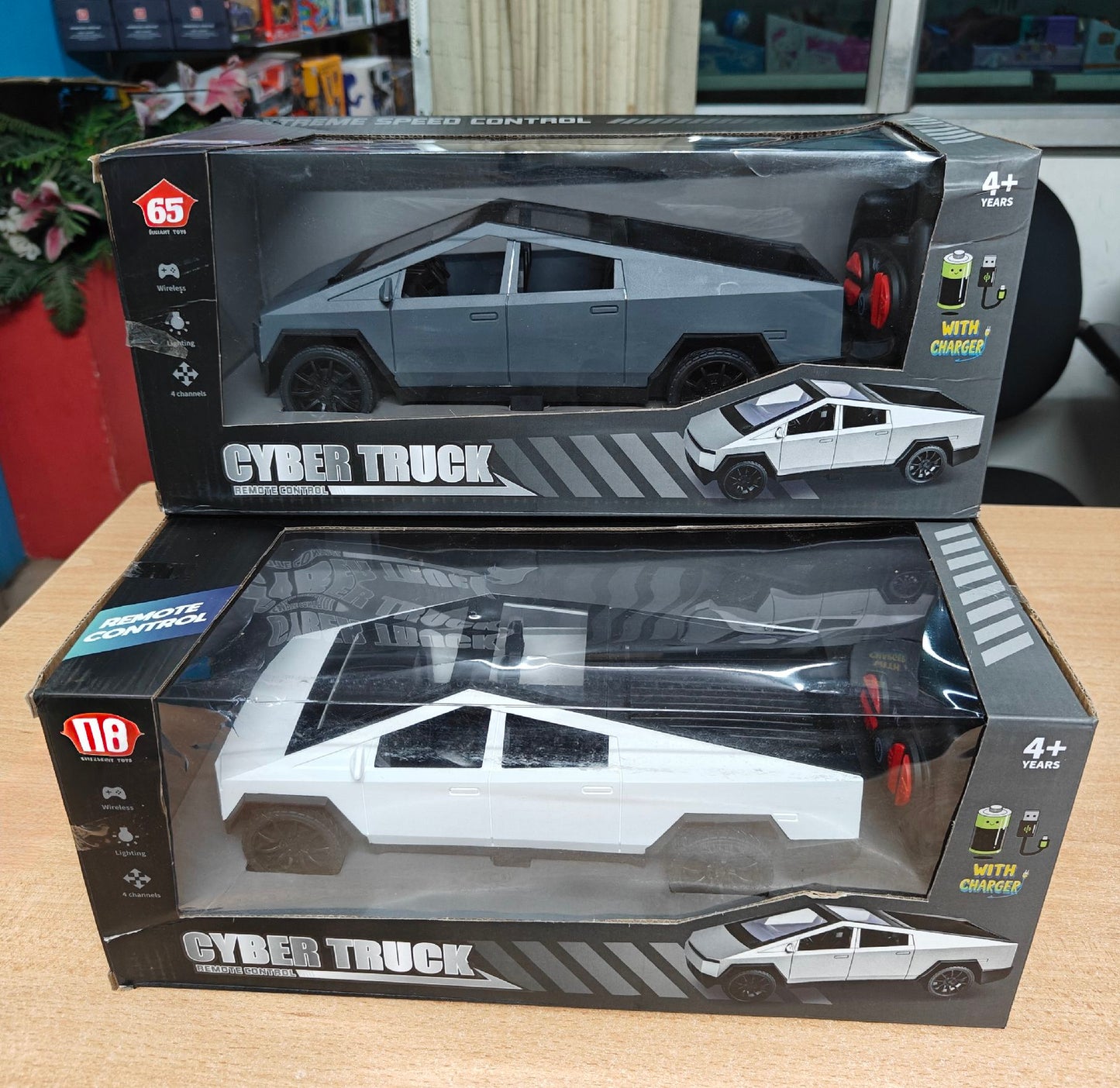 Le cadeau qui fait briller les yeux des enfants (Voiture Télécommandée de Luxe T ESLA)